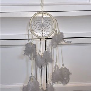 WHITE DREAMCATCHER